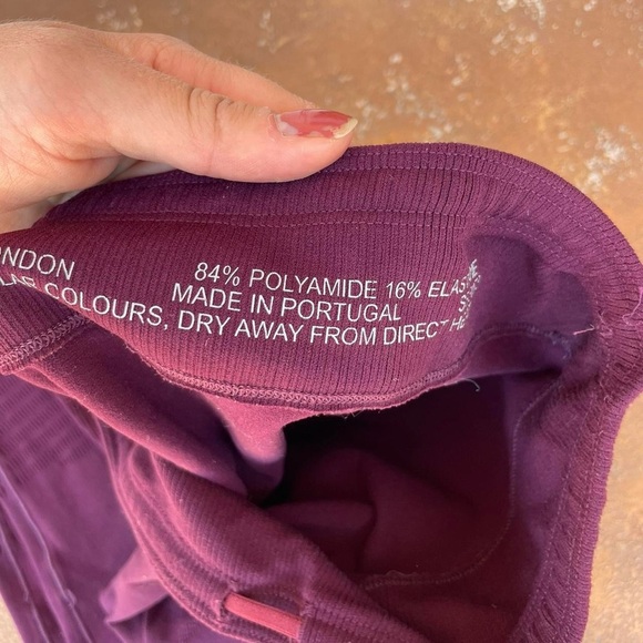 Sweaty Betty London maroon leggings s/m - Picture 3 of 6